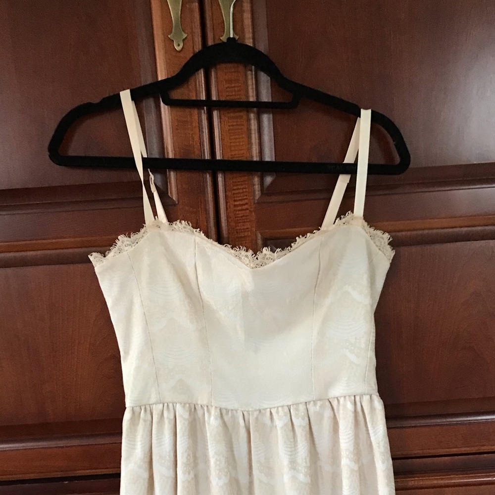 WHITE DRESS - Picture 2 of 4